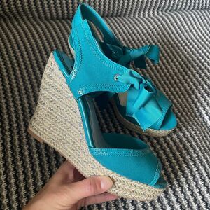 NWOB White House Black Market WHBM Everly wedge women’s shoe size 9